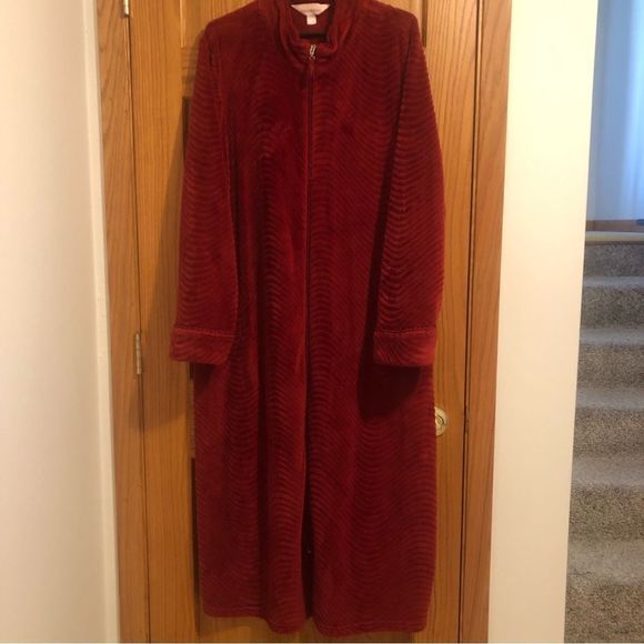 Stan Herman Other - Stan Herman Super Soft Wave Design Plush Ribbon Trimmed Red Long Zip Up Robe XL